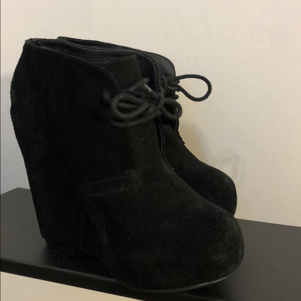 Steve Madden black Suede booties